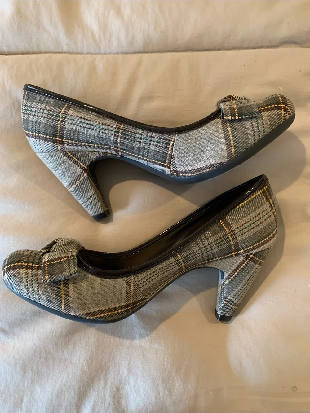 NIB Gianni Bini Beige Plaid Bow Women's Pumps US 6.5 Medium